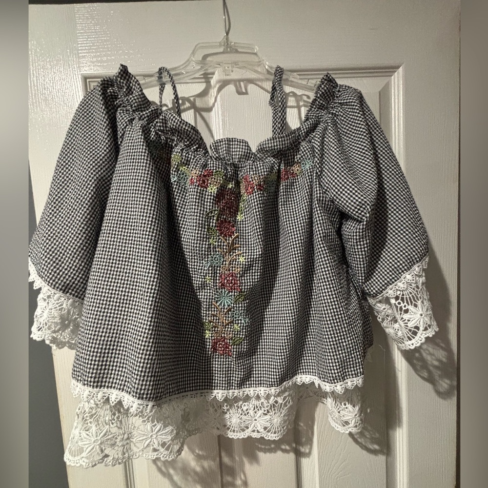 POL gingham black and white off the shoulder lace top size medium